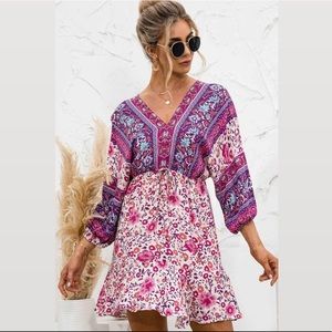 NWT! Boutique Floral V neck Dress! 🌸🏝